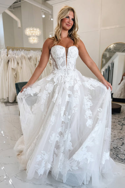 Elegant A Line Long Sleeves White Tulle Wedding Dress with Appliques VK071101