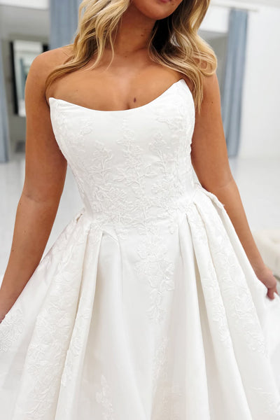 Ball Gown Scoop Neck Satin Long Wedding Dress with Appliques VK25060201