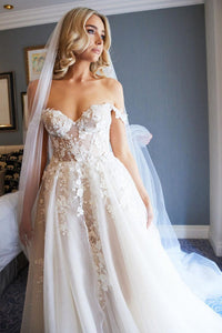 Charming Ball Gown Sweetheart Tulle Wedding Dresses with Lace VK23062010