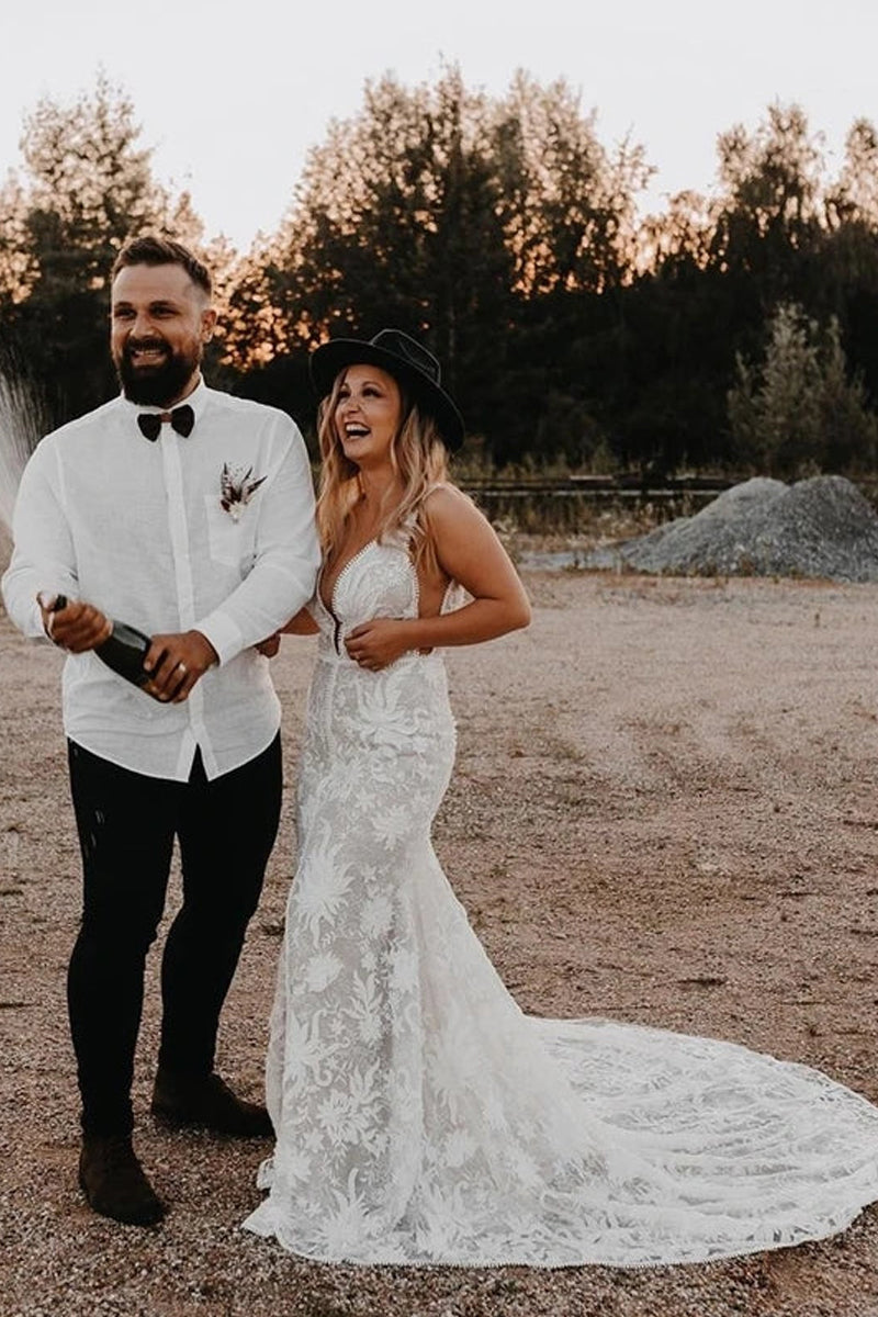 Amazing V-Neck Lace Appliuqed Slit Wedding Dresses Mermaid Backless Bridal Gowns VK0216002
