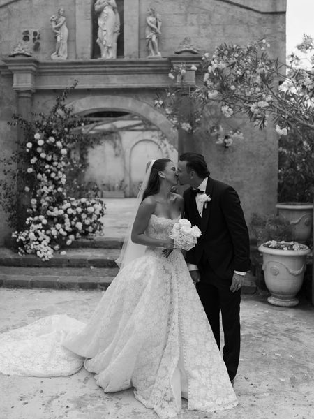 Sweetheart Lace Sleeveless Button A-Line Floor-Length Wedding Dress