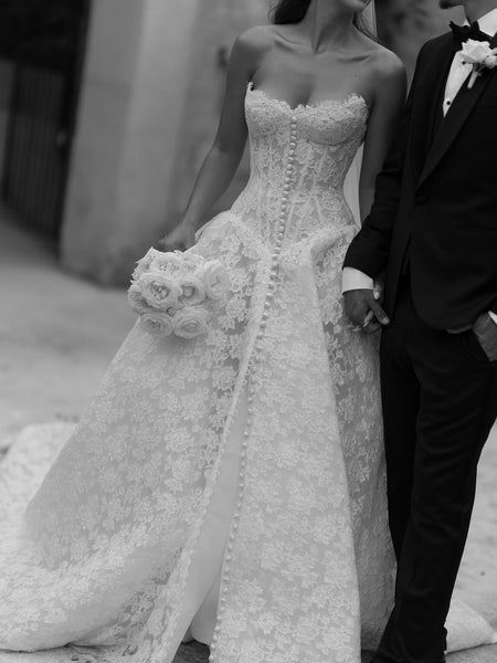 Sweetheart Lace Sleeveless Button A-Line Floor-Length Wedding Dress