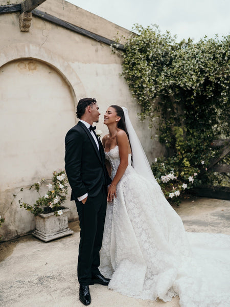 Sweetheart Lace Sleeveless Button A-Line Floor-Length Wedding Dress