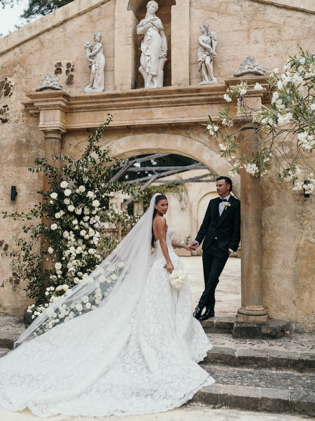 Sweetheart Lace Sleeveless Button A-Line Floor-Length Wedding Dress