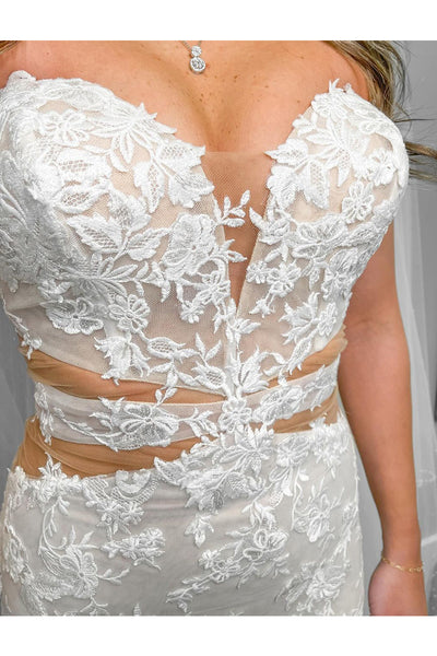 Elegant Mermaid Strapless Lace Appliques Wedding Dresses VK24032901