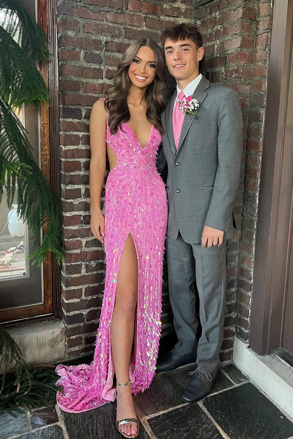 Charming Mermaid V Neck Sequins Long Prom Dresses with Beading VK24102815