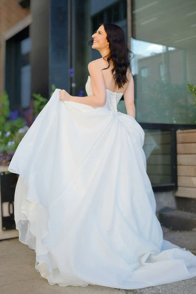 Charming A-Line Strapless White Organza Lace Wedding Dresses VK25102201