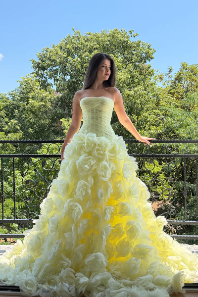Gorgeous A-Line Strapless Yellow Tulle Prom Dresses with Handmade Flowers VK26081104