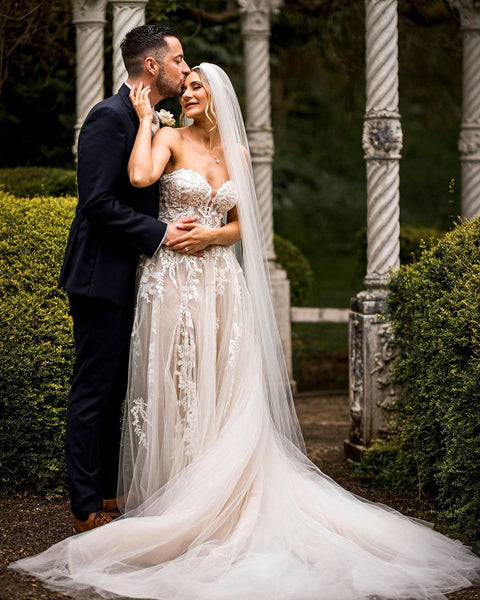 Fashion A Line Off the Shoulder Tulle Wedding Dresses with Lace Appliques VK23051704