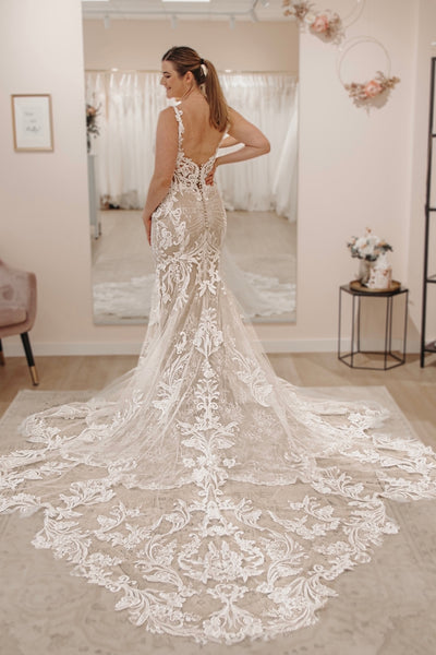 Romantic Mermaid V Neck Lace Wedding Dresses with Appliques VK24102807
