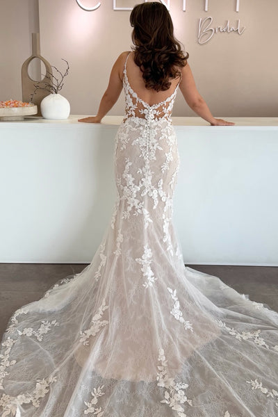 Charming Mermaid V Neck Ivory Tulle Lace Wedding Dress with Appliques VK26081002