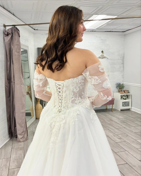 A Line Boho Wedding Dresses Tulle Lace Appliqued Long Sleeves Bridal Wedding Gown