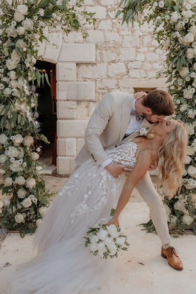A-Line White Tulle Wedding Dresses with Appliques VK23120302