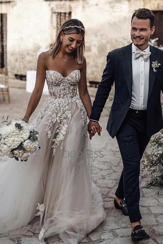Glamorous Tulle Wedding Dresses A-line Appliqued Bridal Gowns