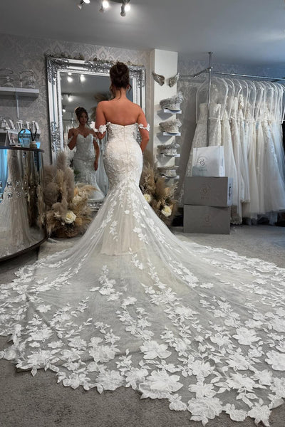 Luxurious Mermaid V Neck Lace Long Wedding Dresses with Appliques VK25051001