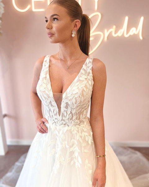 Elegant A Line V Neck Tulle Wedding Dresses with Appliques VK23060906
