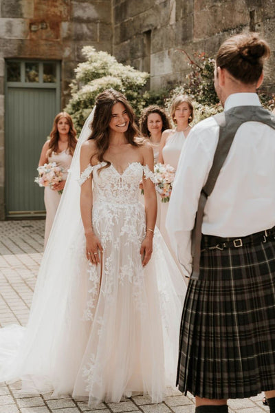 A-Line Off the Shoulder Tulle Appliques Wedding Dresses VK23122908
