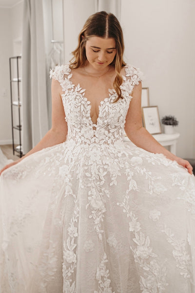 Bohemian A Line V Neck Lace Tulle Wedding Dresses with Appliques