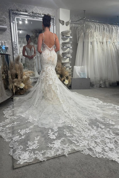 Stunning Mermaid V Neck Lace Wedding Dress with Appliques VK16012913
