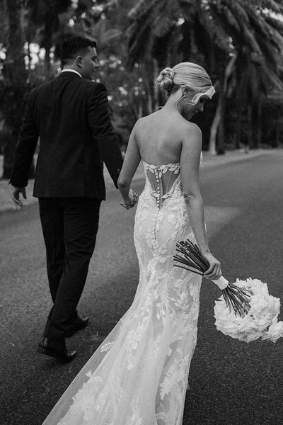 Charming Mermaid V Neck Lace Wedding Dresses with Appliques VK24112221