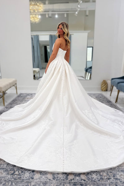 Ball Gown Scoop Neck Satin Long Wedding Dress with Appliques VK25060201