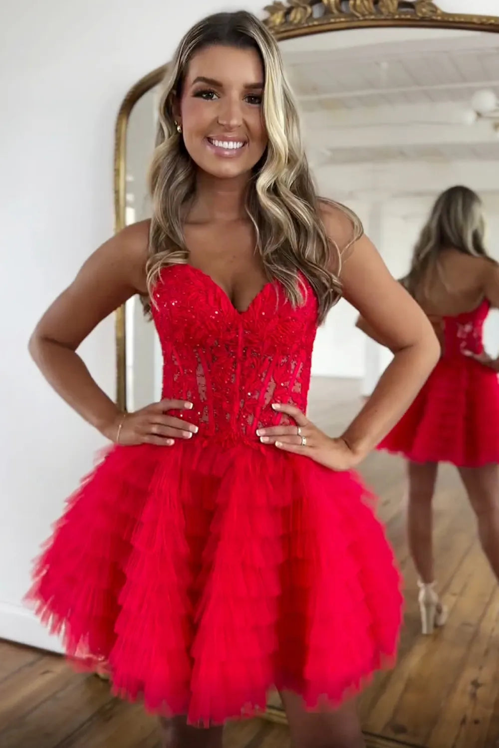 A-Line Strapless Red Tiered Tulle Short Homecoming Dresses with Appliques VK081605