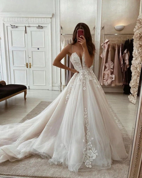 Ball Gown V Neck Champagne Tulle Wedding Dresses with Appliques VK0731114-2