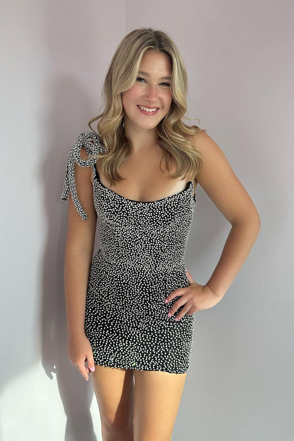 Black Scoop Neck Beads Short Tight Homecoming Dresses VK24082902