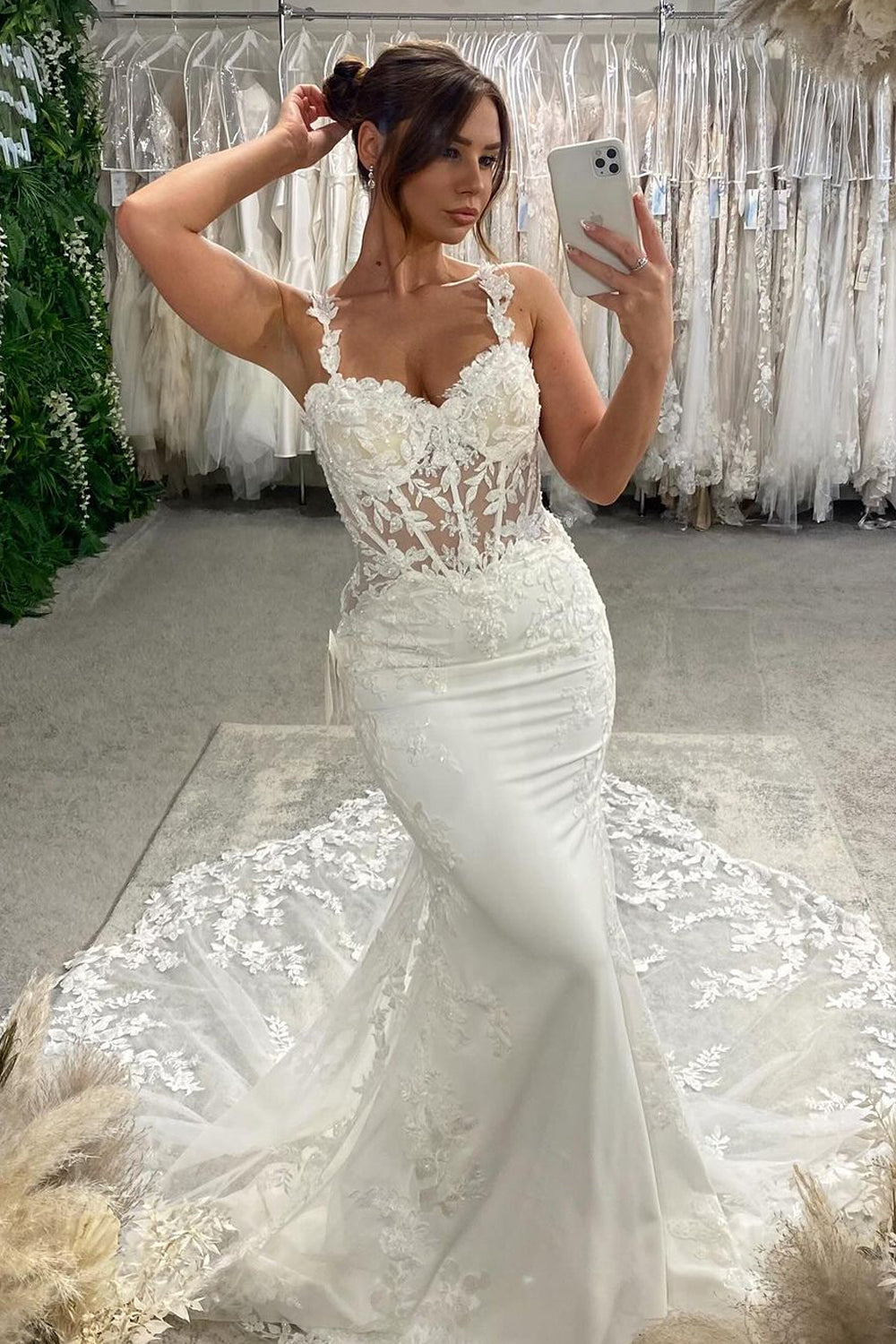 Charming Mermaid V Neck Lace Wedding Dresses with Appliques VK4091307
