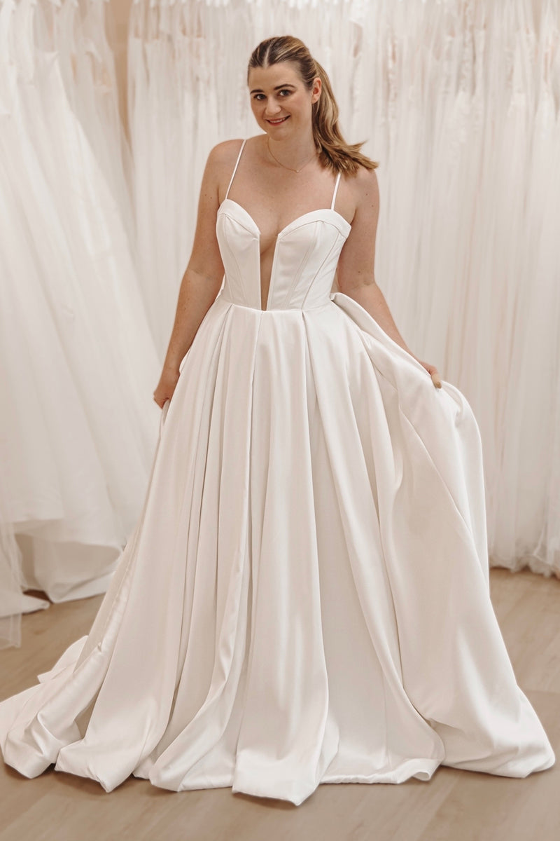 Eelgant A-Line Sweetheart White Wedding Dresses with Bow Back VK24041202