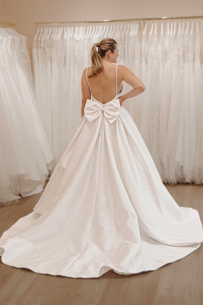bow wedding dress back Eelgant A-Line Sweetheart White Wedding Dresses with Bow Back VK24041202 –  Vickidress