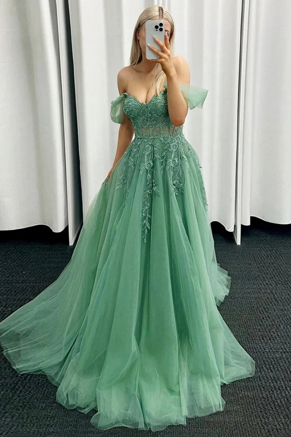 Cute Off the Shoulder Green Tulle Prom Dresses with Appliques