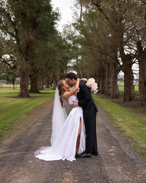 Fairy Ball Gwon Sweetheart Satin Wedding Dresses with Slit VK23051207