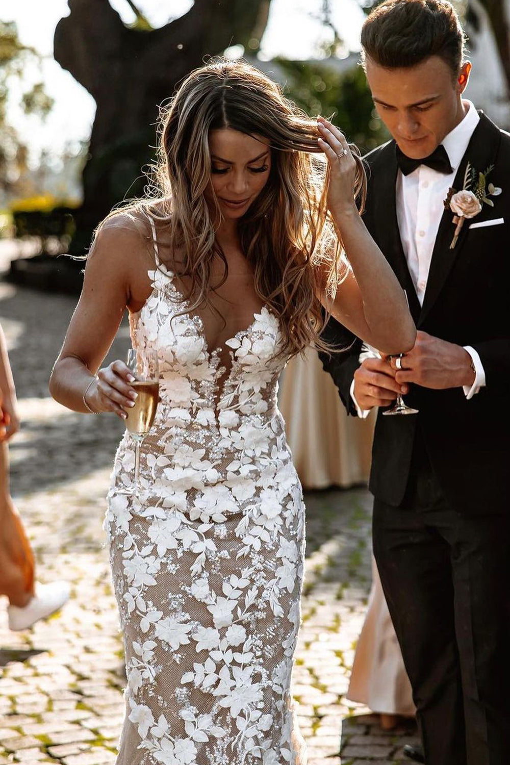 Luxurious Mermaid V Neck Lace Wedding Dresses VK25052202