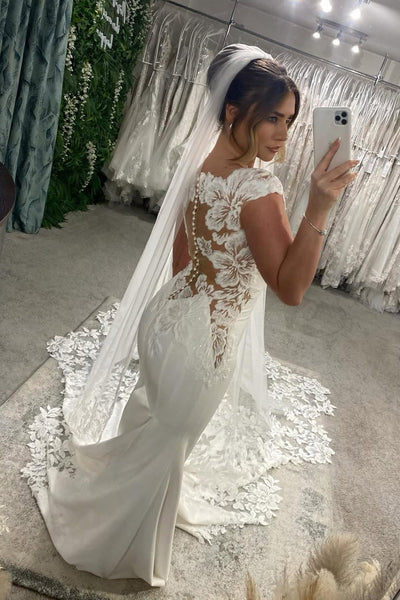 Stunning Mermaid Scoop Neck Satin Wedding Dress with Appliques VK16020610