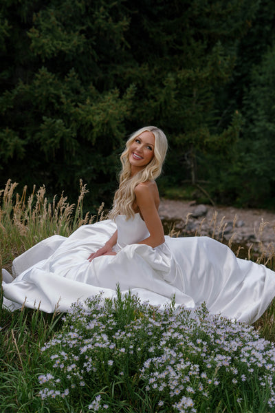 A-Line Strapless White Satin Wedding Dresses VK26082202