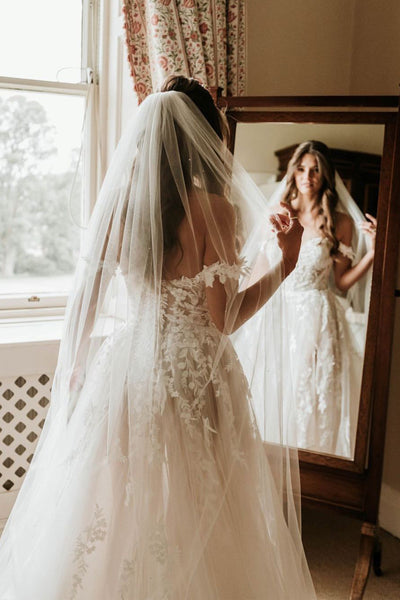 A-Line Off the Shoulder Tulle Appliques Wedding Dresses VK23122908