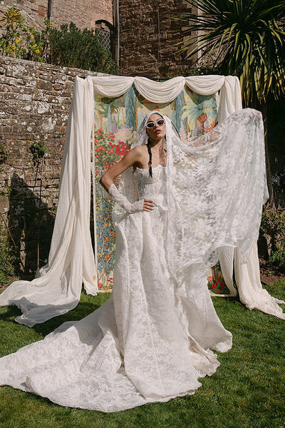 Mermaid Strapless White Lace Wedding Dresses VK25093008