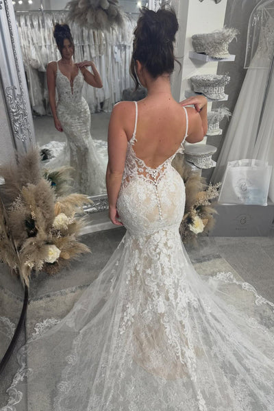Stunning Mermaid V Neck Lace Wedding Dress with Appliques VK16012913