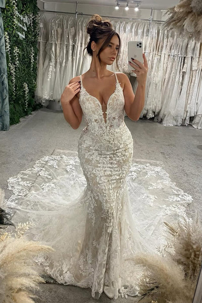 Stunning Mermaid V Neck Lace Wedding Dress with Appliques VK16012913