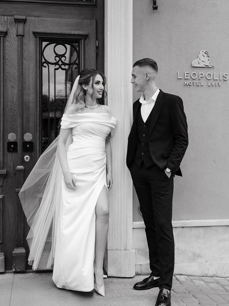 Off the Shoulder Sleeveless Mermaid Side Slit Wedding Dreess