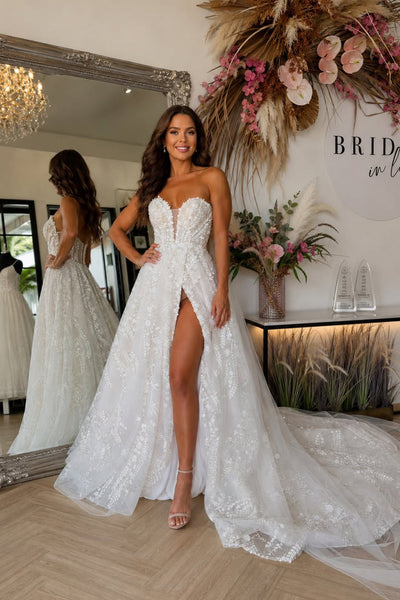 Gorgeous A Line Sweetheart Tulle Wedding Dress with Appliques VK26060817