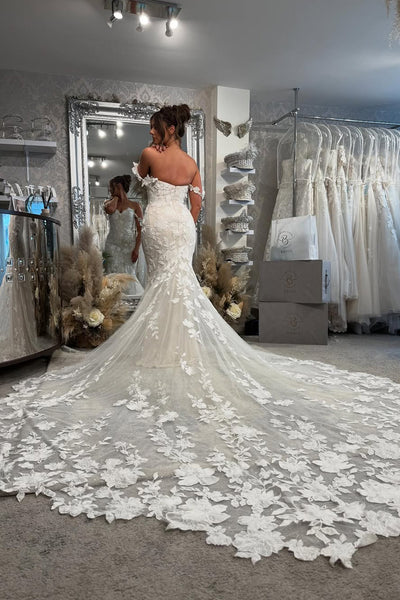 Luxurious Mermaid V Neck Lace Long Wedding Dresses with Appliques VK25051001