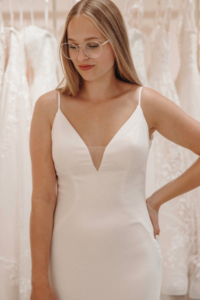 Elegant Mermaid V Neck Elastic Satin Wedding Dresses with Appliques VK1312815