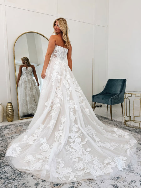 Sweetheart A Line Tulle Lace Appliqued Boho Wedding Dresses for Bride with Sleeves VK25101404