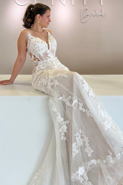 Charming Mermaid V Neck Ivory Tulle Lace Wedding Dress with Appliques VK26081002