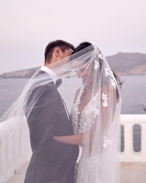 Gorgeous Mermaid V Neck Lace Long Wedding Dresses with Appliques VK23052503