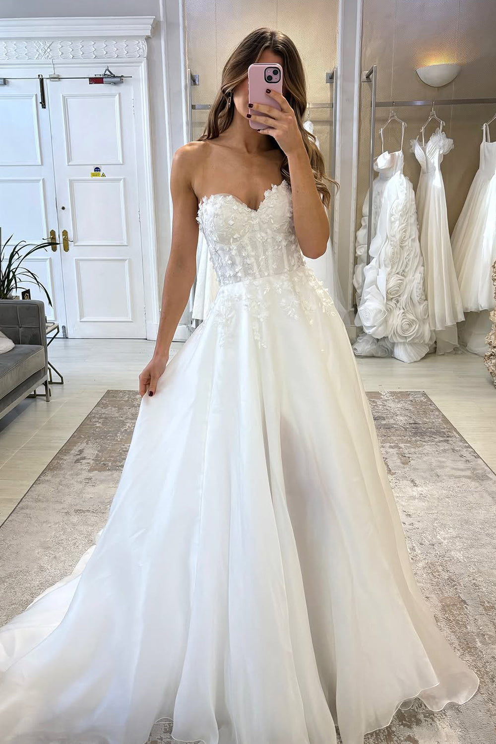 A-Line Sweetheart White Organza Wedding Dresses with Appliques VK25032007