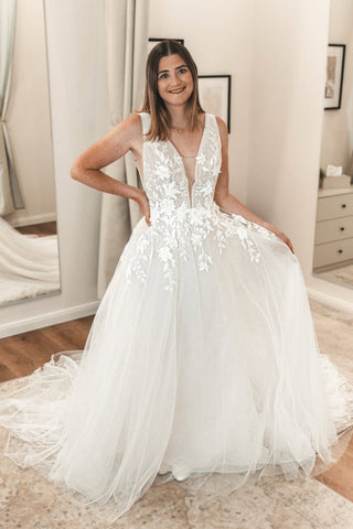 Fairy Ball Gown V Neck Tulle White Wedding Dress with Appliques VK090806
