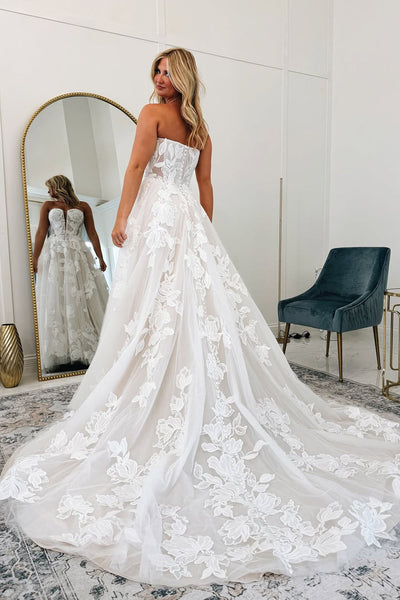 Elegant A Line Long Sleeves White Tulle Wedding Dress with Appliques VK071101